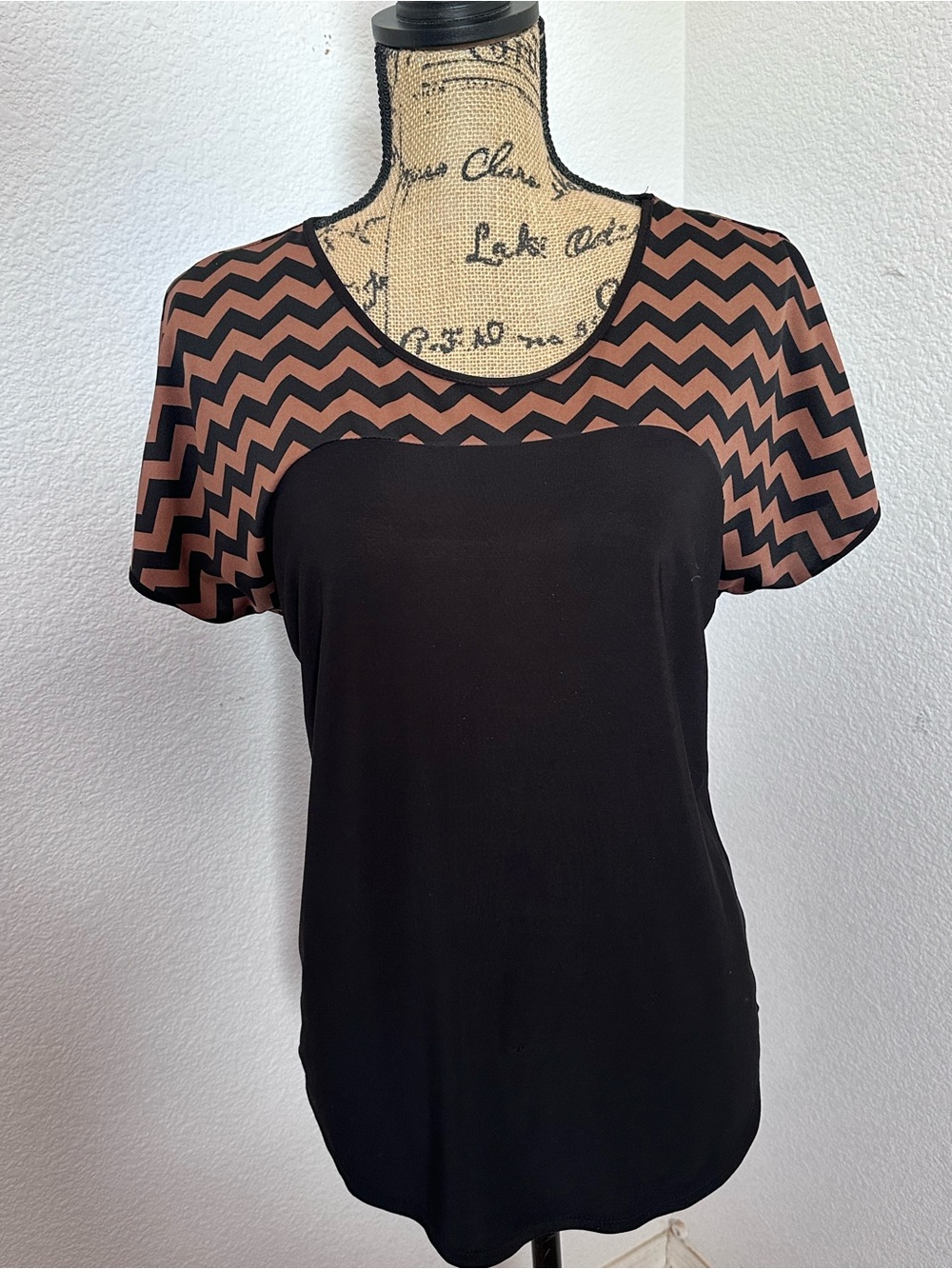PerSeption Concept Black Top with Brown Chevron Sleeves M